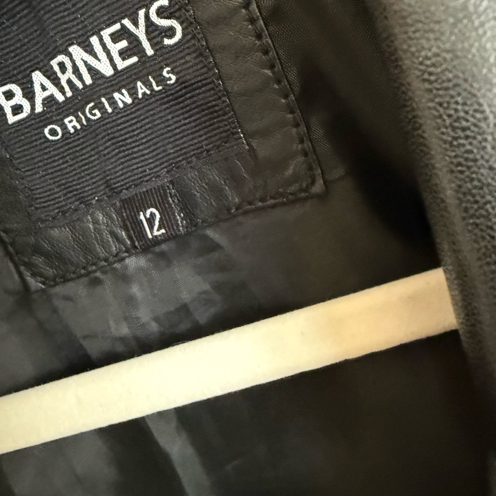 ✨For Sale: Barney’s Originals Black Leather Jacket - Size 12 (Fits Like Medium) - Picture 2 of 4